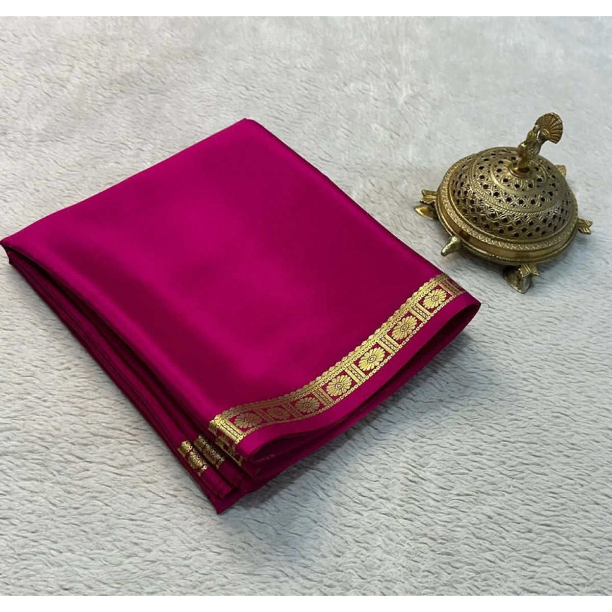 Women's Crepe Chit Pallu Solid Saree with Unstitched Blouse - Pink (5.5m)